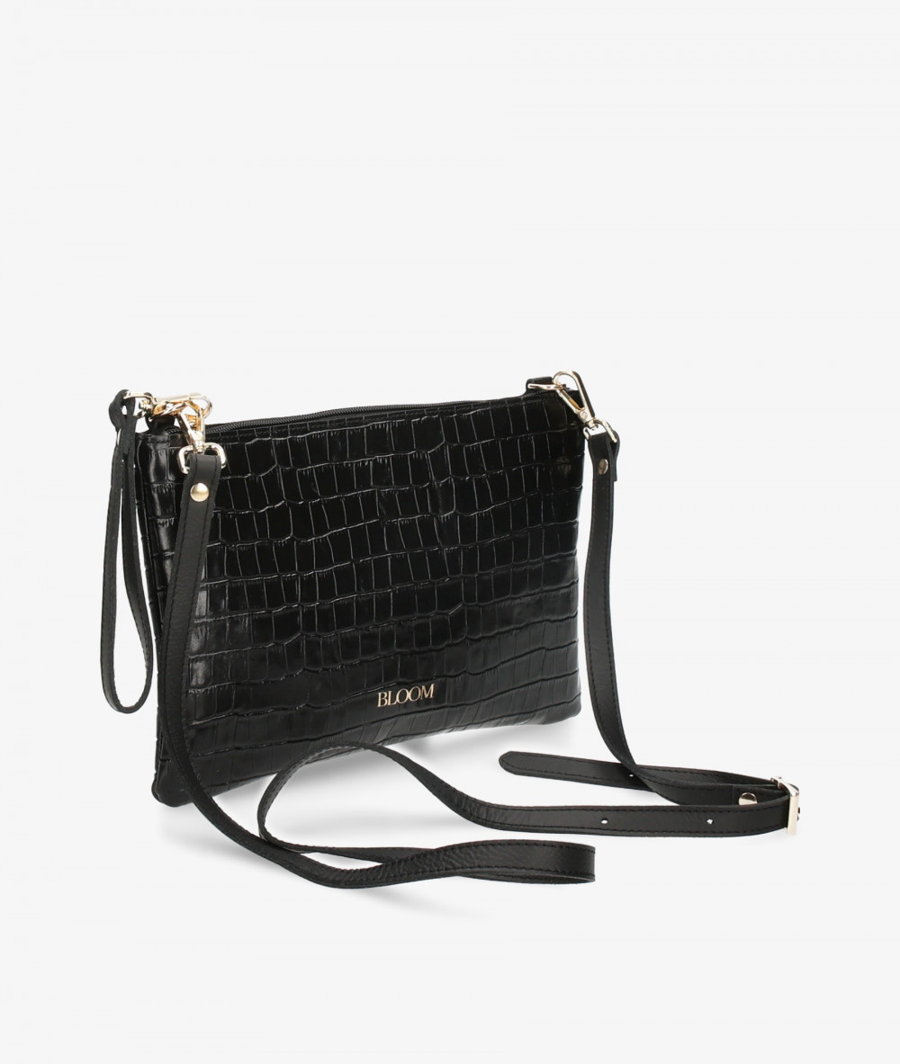 Elevate your look! Our Clutch bag collection a combination of design, quality and comfort for your daily outfits