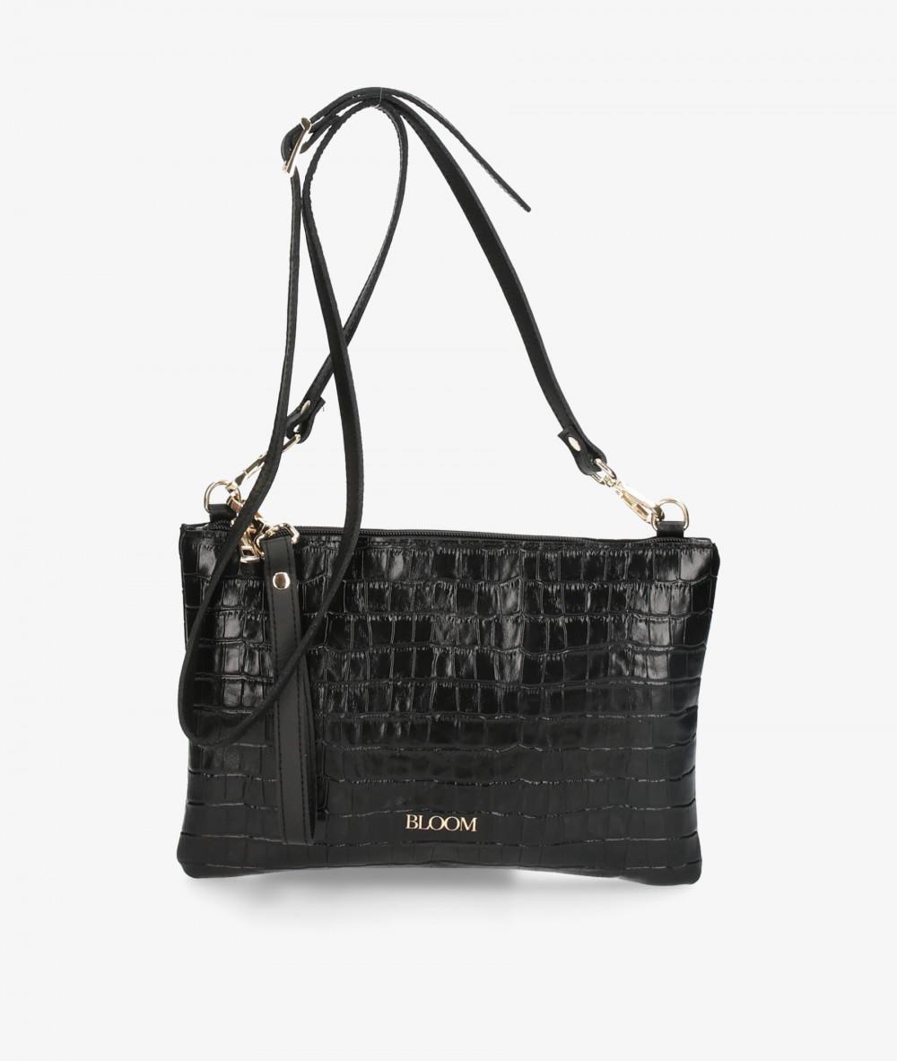 Elevate your look! Our Clutch bag collection a combination of design, quality and comfort for your daily outfits