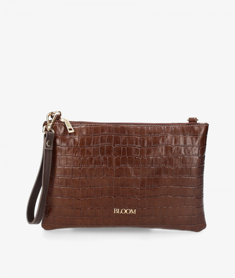 Elevate your look! Our Clutch bag collection a combination of design, quality and comfort for your daily outfits
