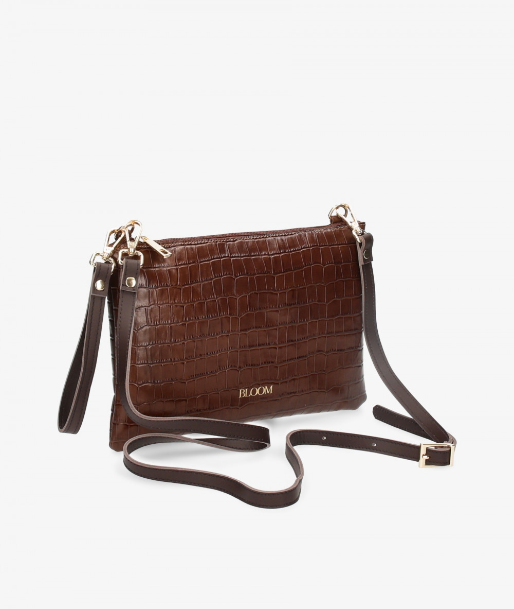 Elevate your look! Our Clutch bag collection a combination of design, quality and comfort for your daily outfits