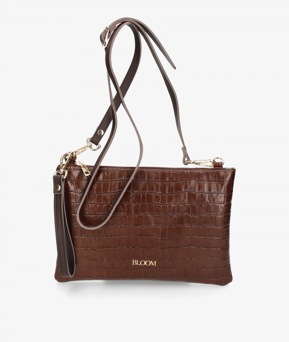 Elevate your look! Our Clutch bag collection a combination of design, quality and comfort for your daily outfits