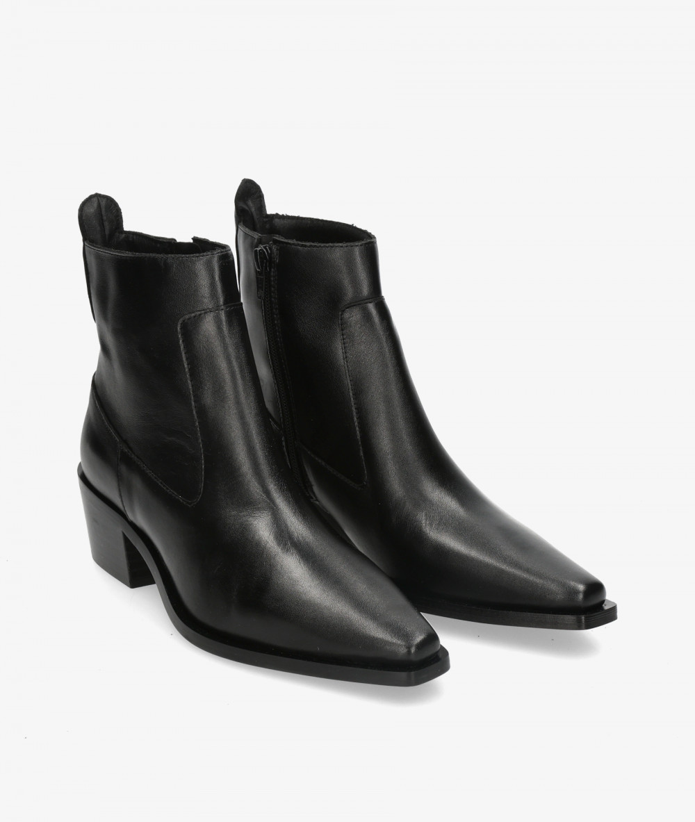 Botines BLOOM  GRACIELA en negro