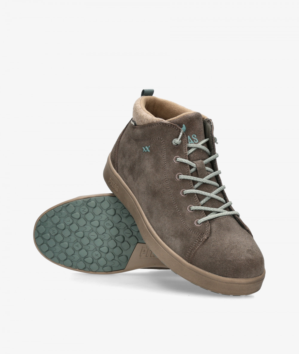 Walk in Pitas Boots  AUSTIN in taupe split suede