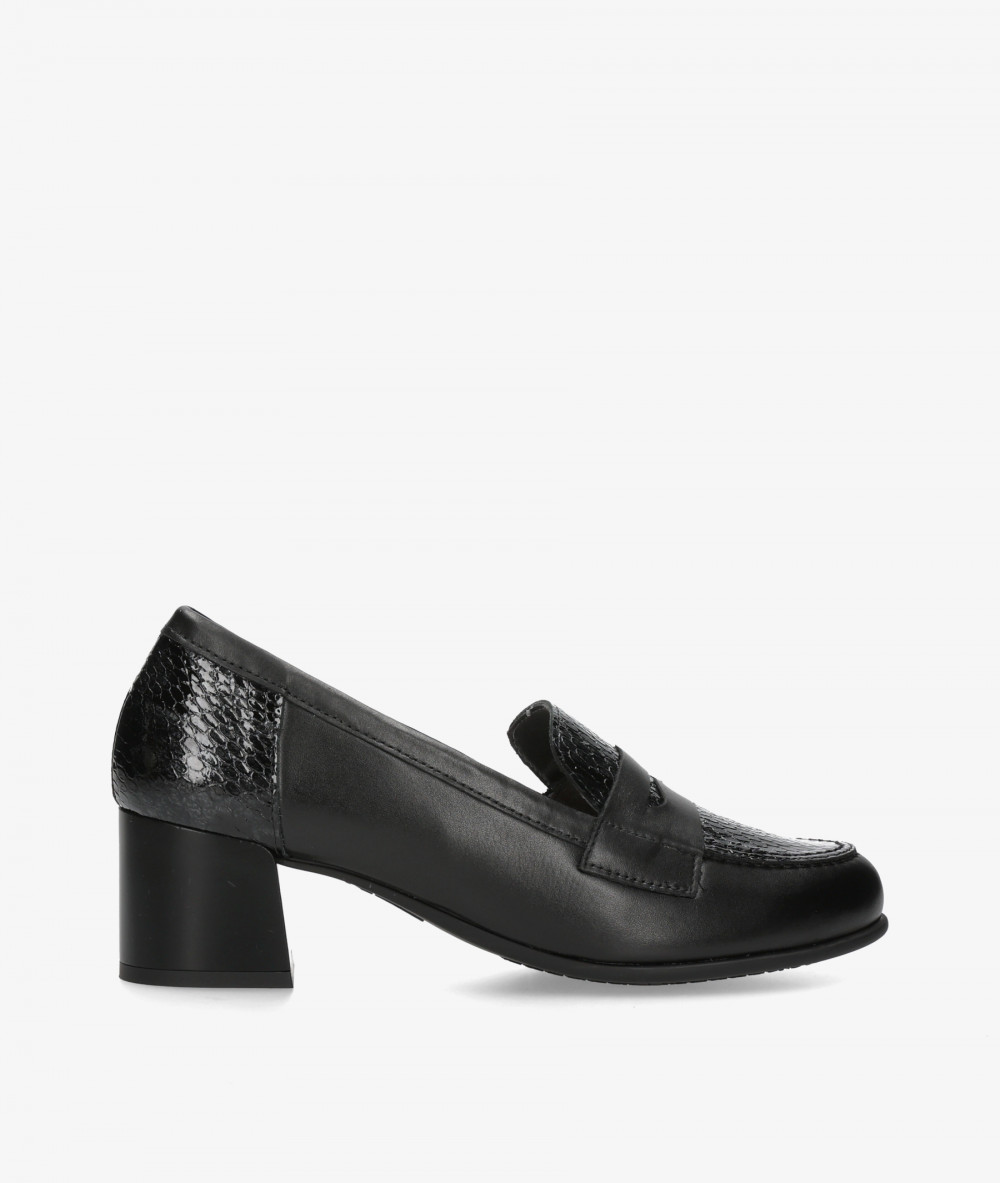 Pitillos Loafers 11642 in black