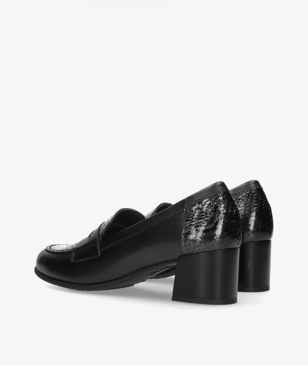 Pitillos Loafers 11642 in black