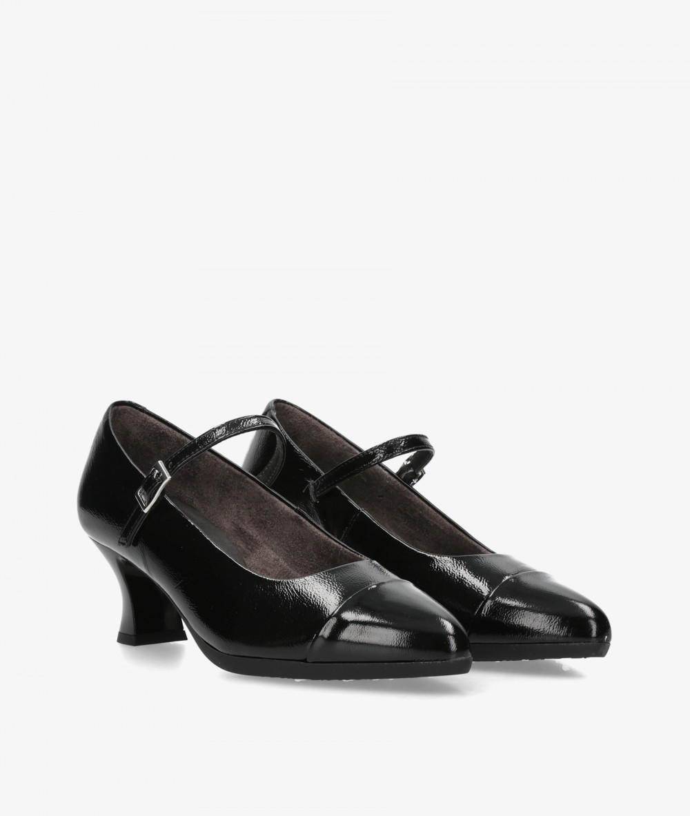 Pitillos Mercedes 11683 in black patent leather