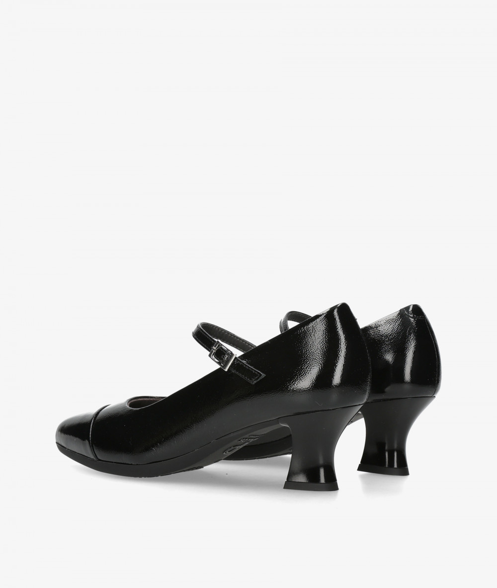 Pitillos Mercedes 11683 in black patent leather