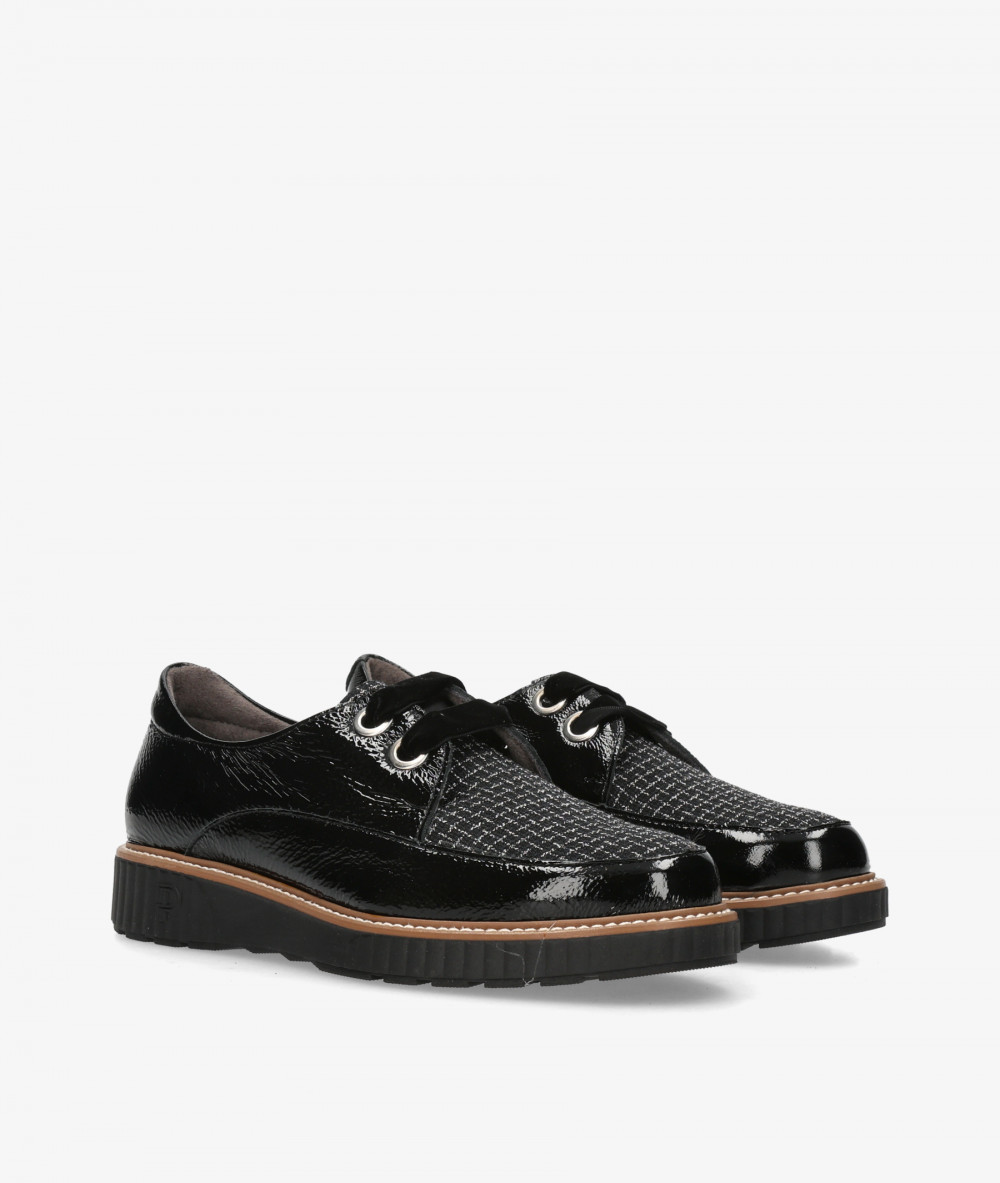 Pitillos Lace-up shoes 11555 in black patent leather