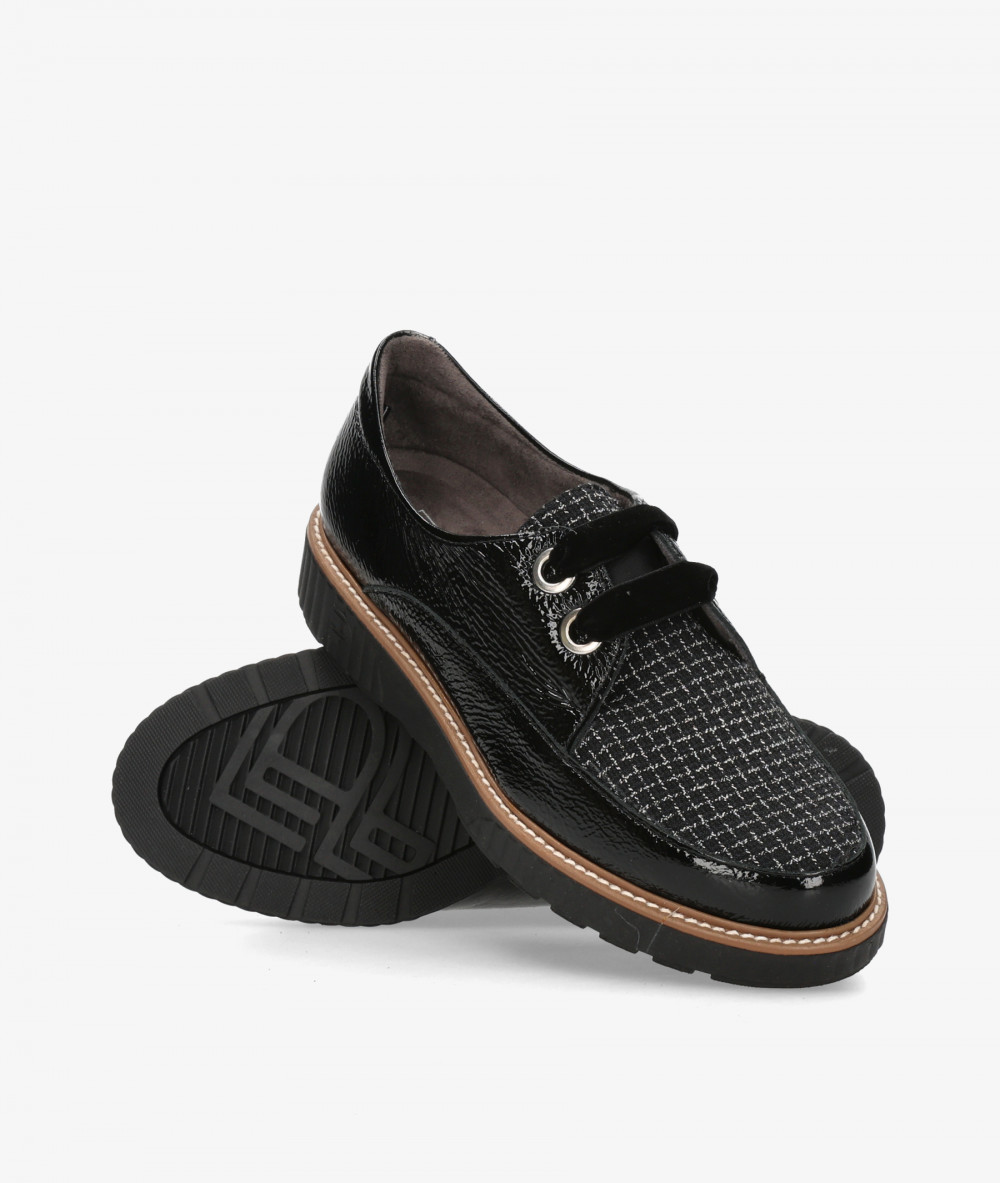 Pitillos Lace-up shoes 11555 in black patent leather