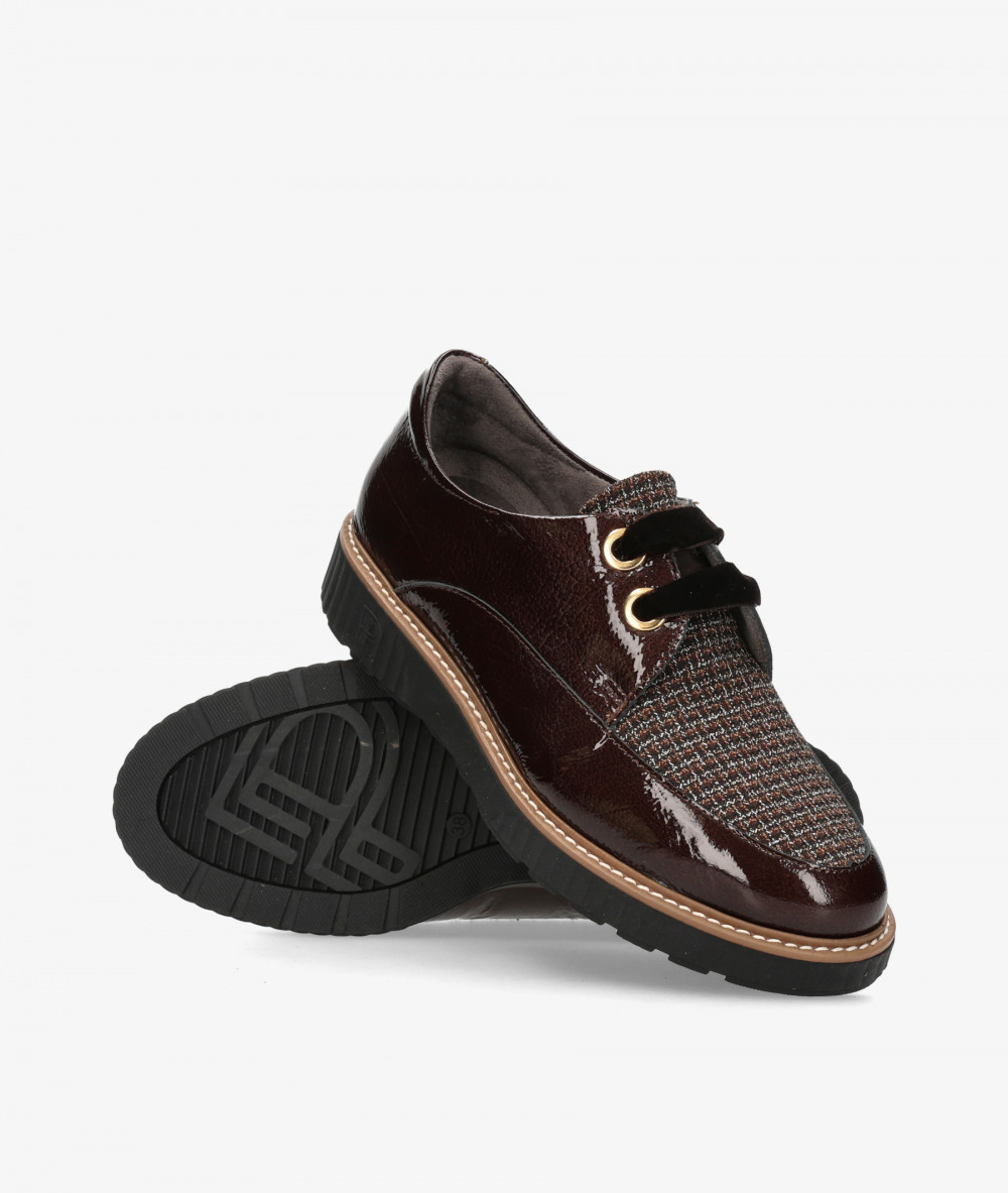 Pitillos Lace-up shoes 11555 in brown patent leather