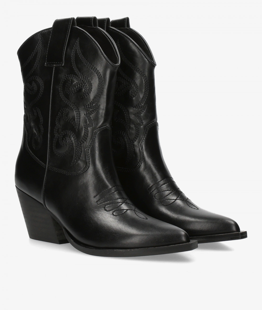 Botas Corina  M6760 en negro