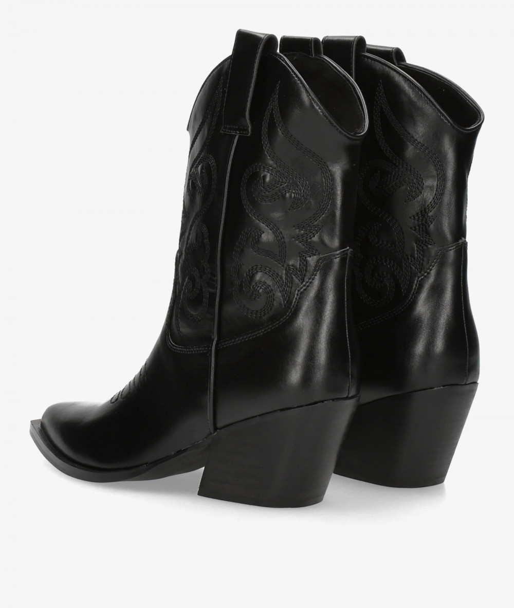 Botas Corina  M6760 en negro