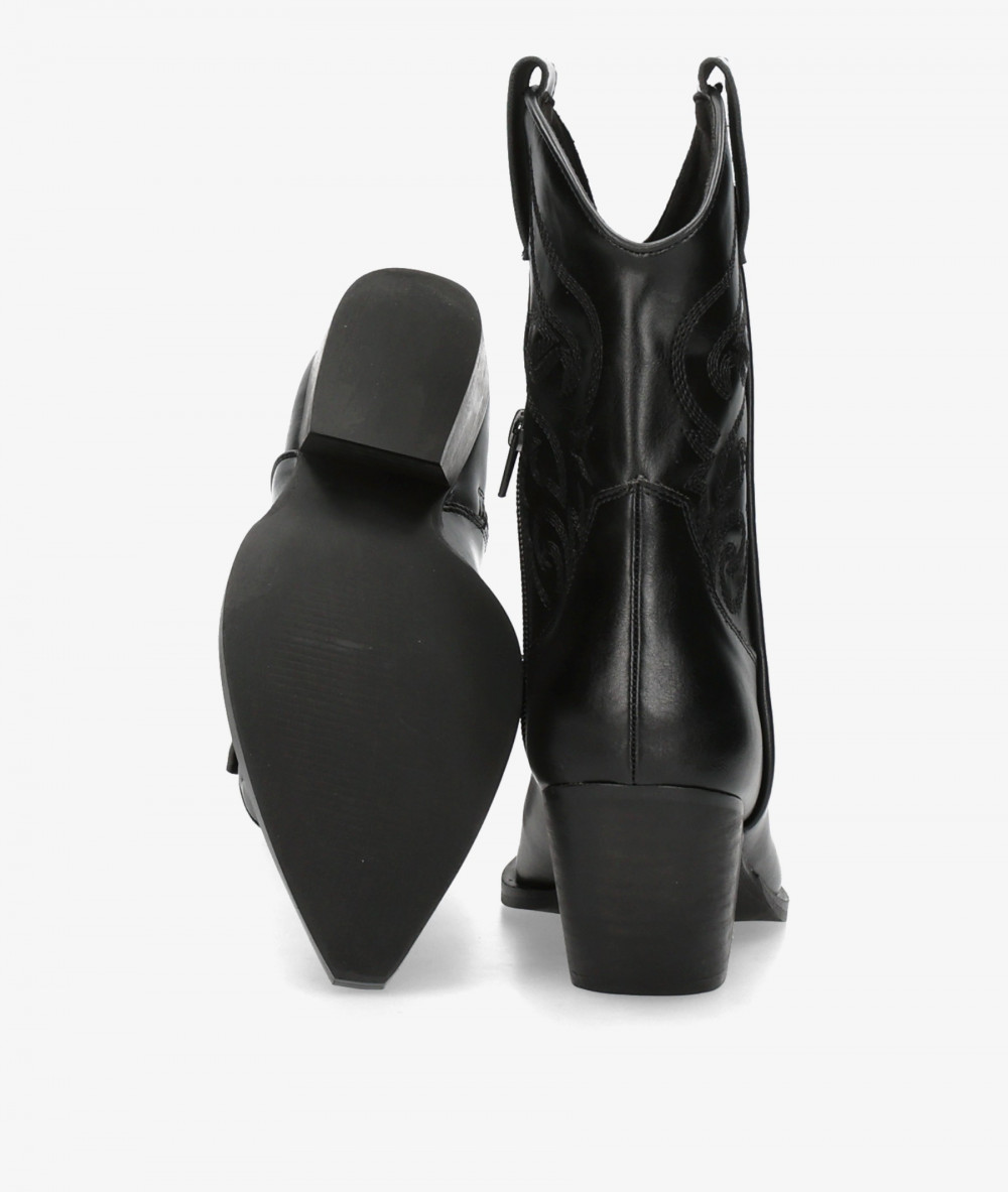Botas Corina  M6760 en negro