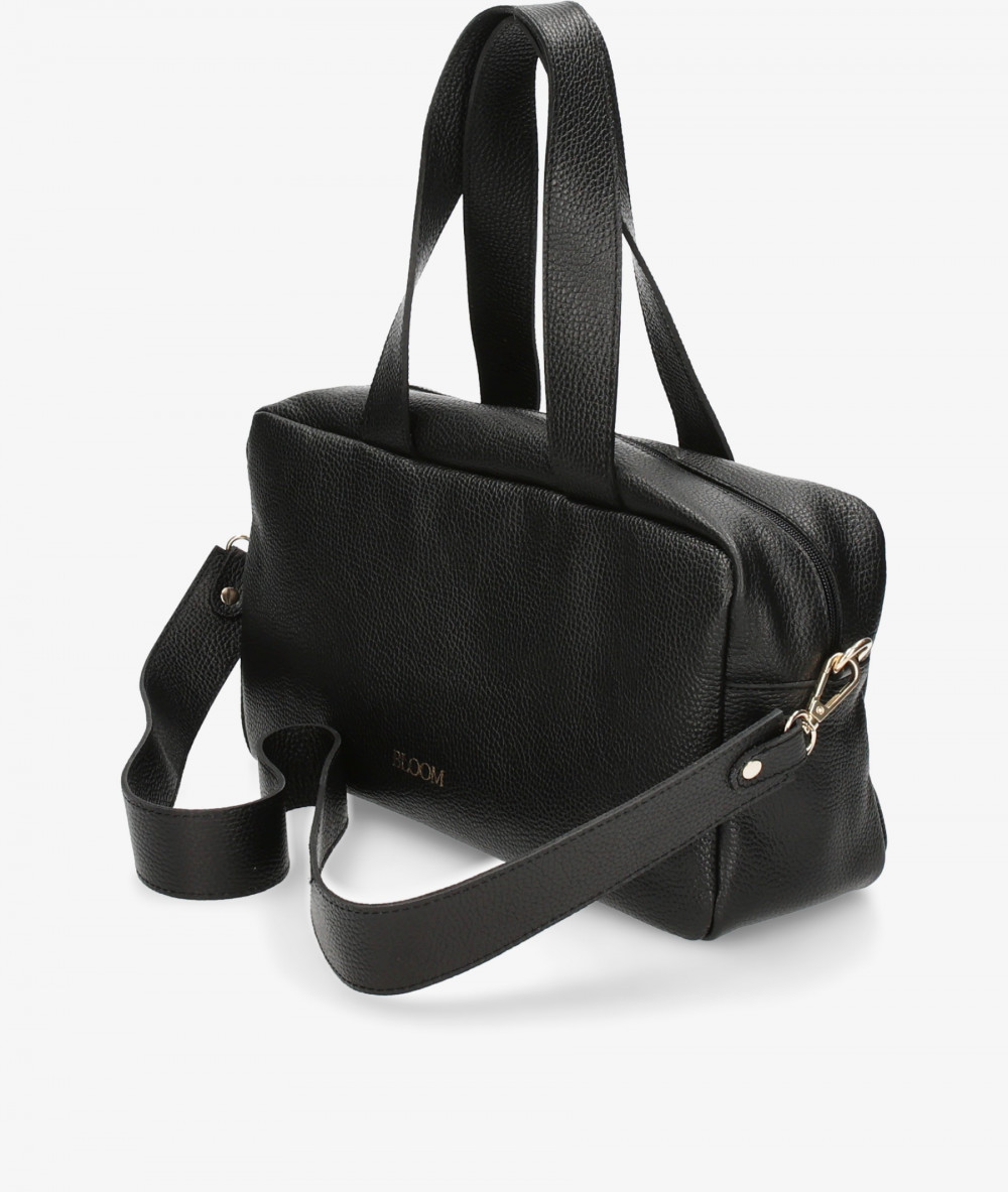 Elevate your look! Our Bag collection a combination of design, quality and comfort for your daily outfits