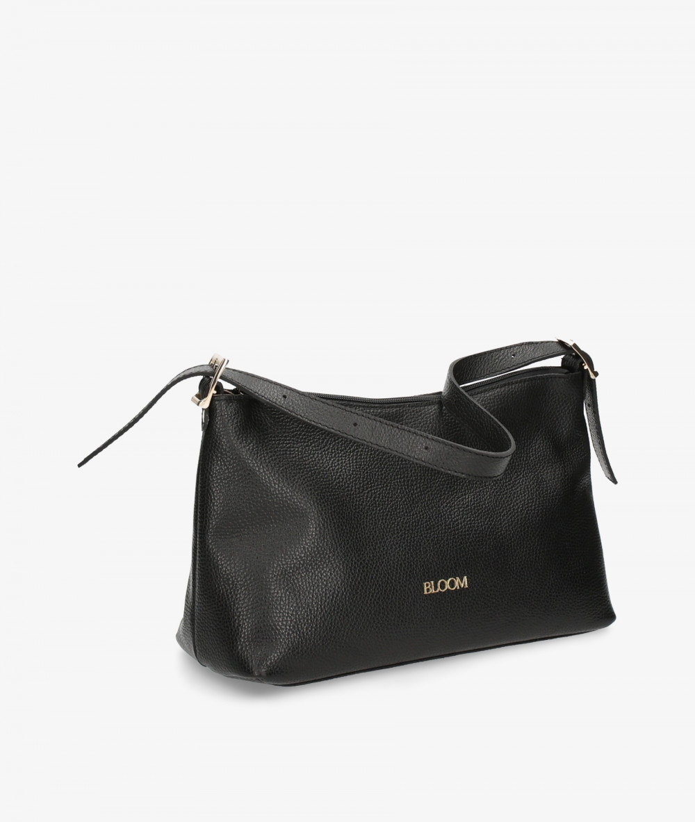 Elevate your look! Our BOLSO de COLGAR collection a combination of design, quality and comfort for your daily outfits