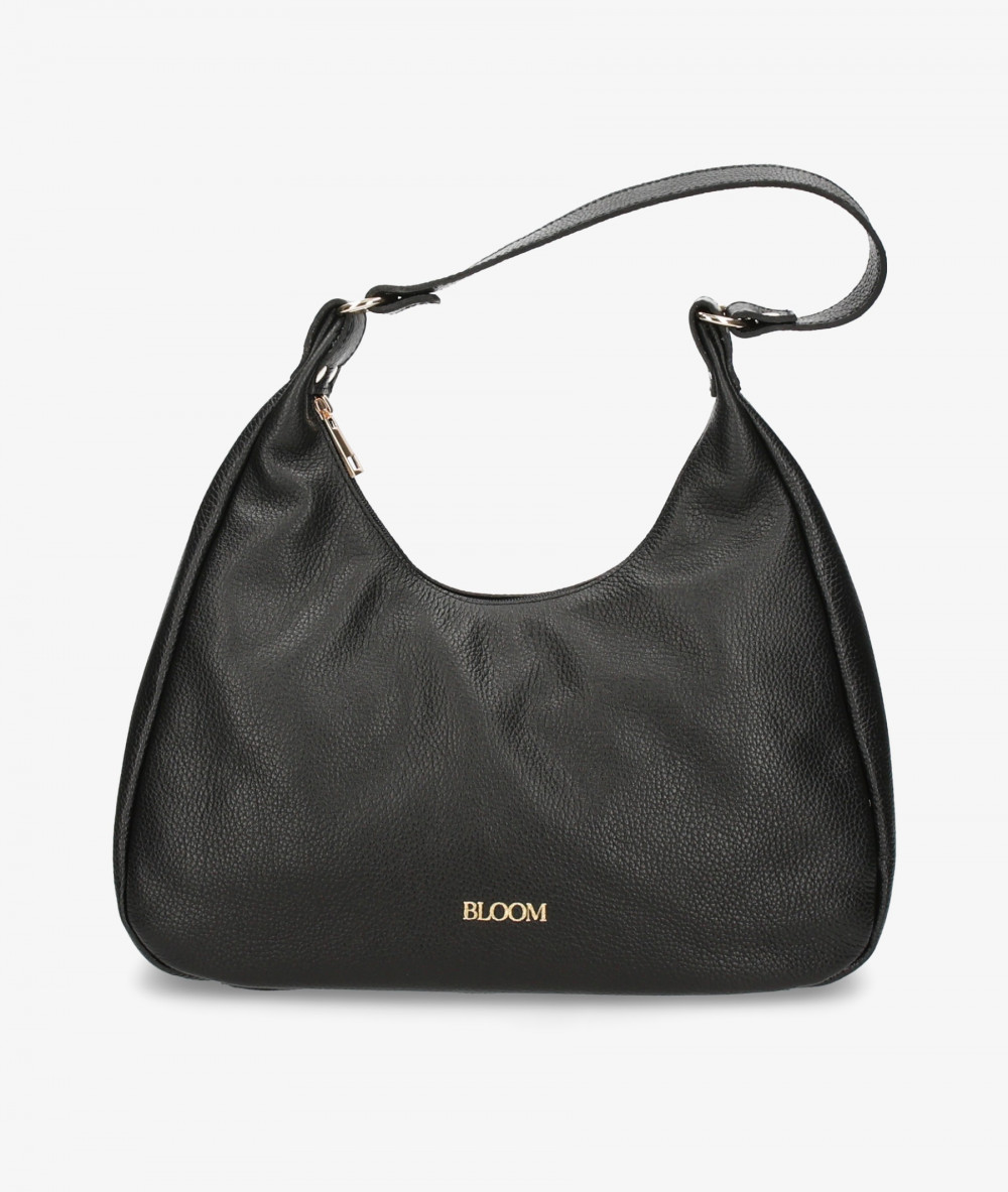 Elevate your look! Our BOLSO de COLGAR collection a combination of design, quality and comfort for your daily outfits