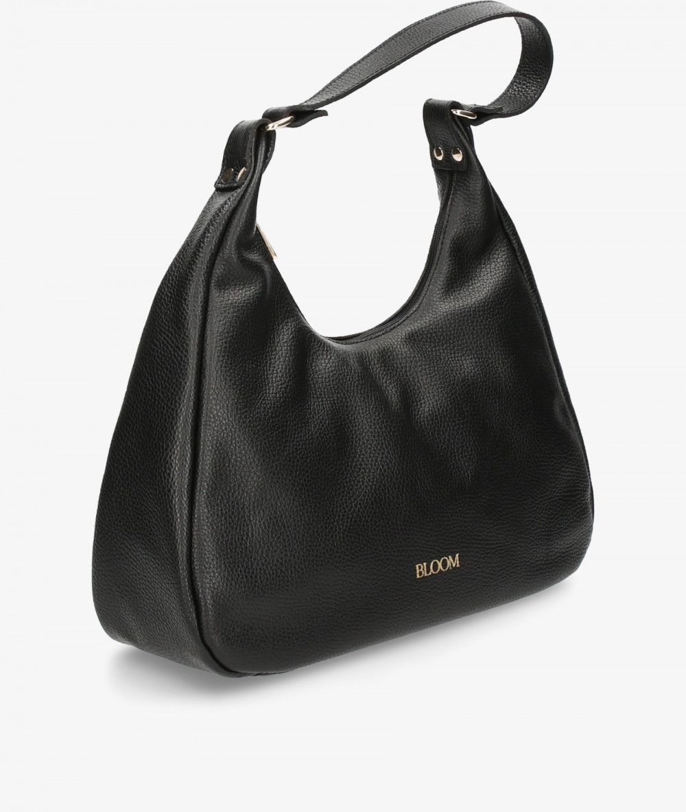 Elevate your look! Our BOLSO de COLGAR collection a combination of design, quality and comfort for your daily outfits