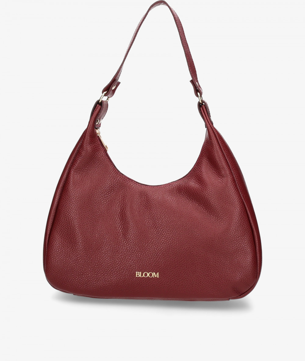 Elevate your look! Our BOLSO de COLGAR collection a combination of design, quality and comfort for your daily outfits