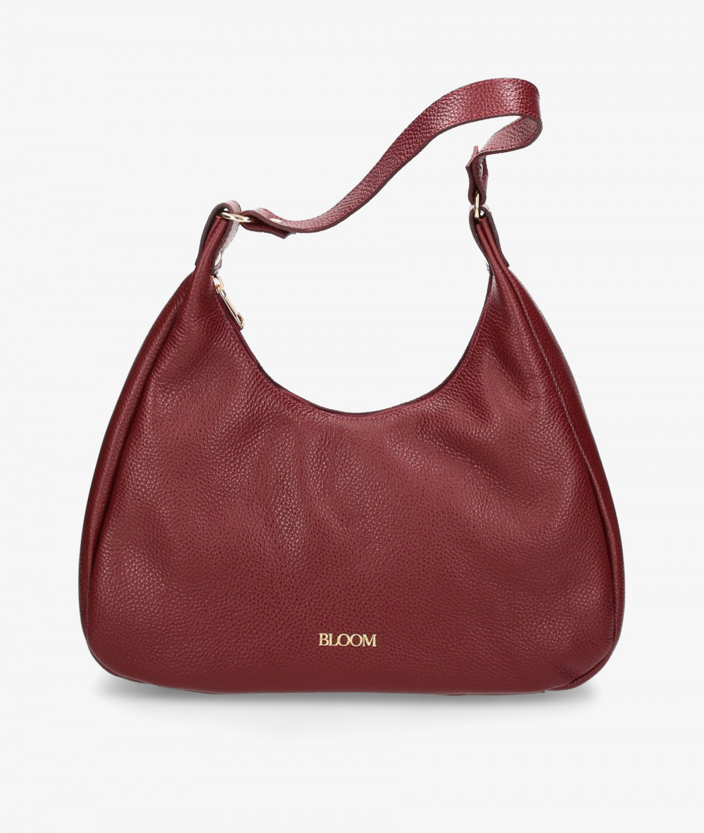 Elevate your look! Our BOLSO de COLGAR collection a combination of design, quality and comfort for your daily outfits