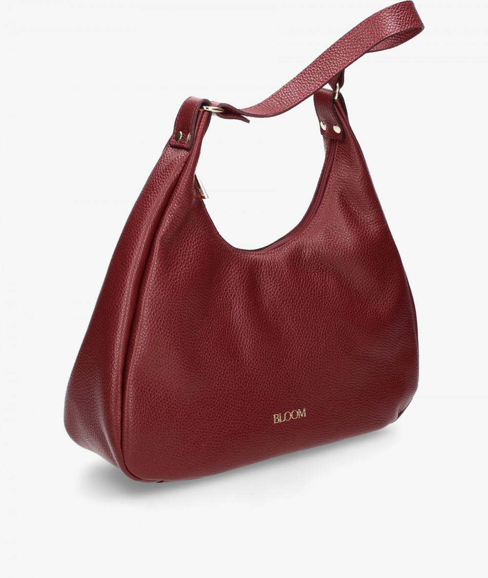 Elevate your look! Our BOLSO de COLGAR collection a combination of design, quality and comfort for your daily outfits