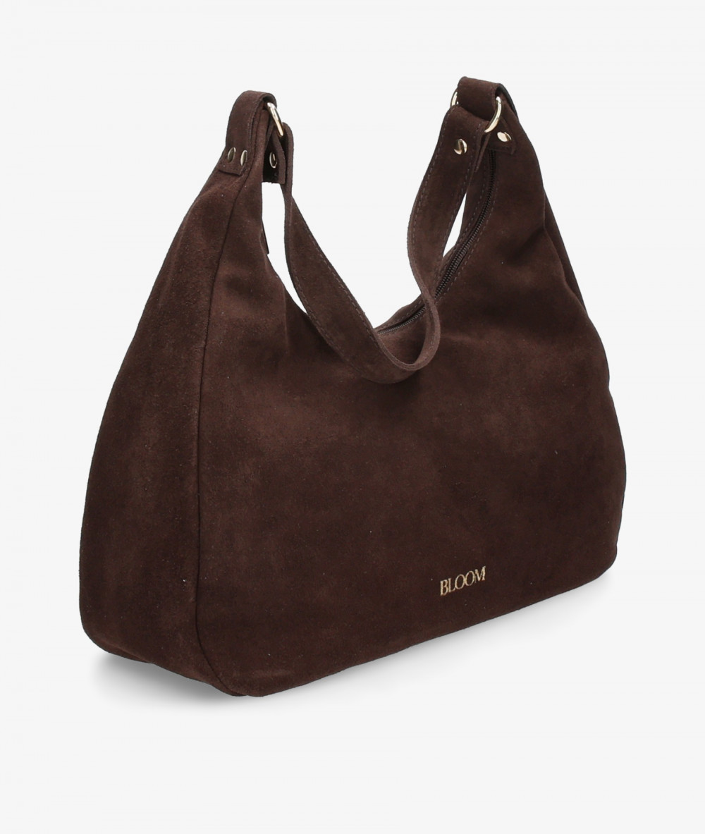 Elevate your look! Our BOLSO de COLGAR collection a combination of design, quality and comfort for your daily outfits
