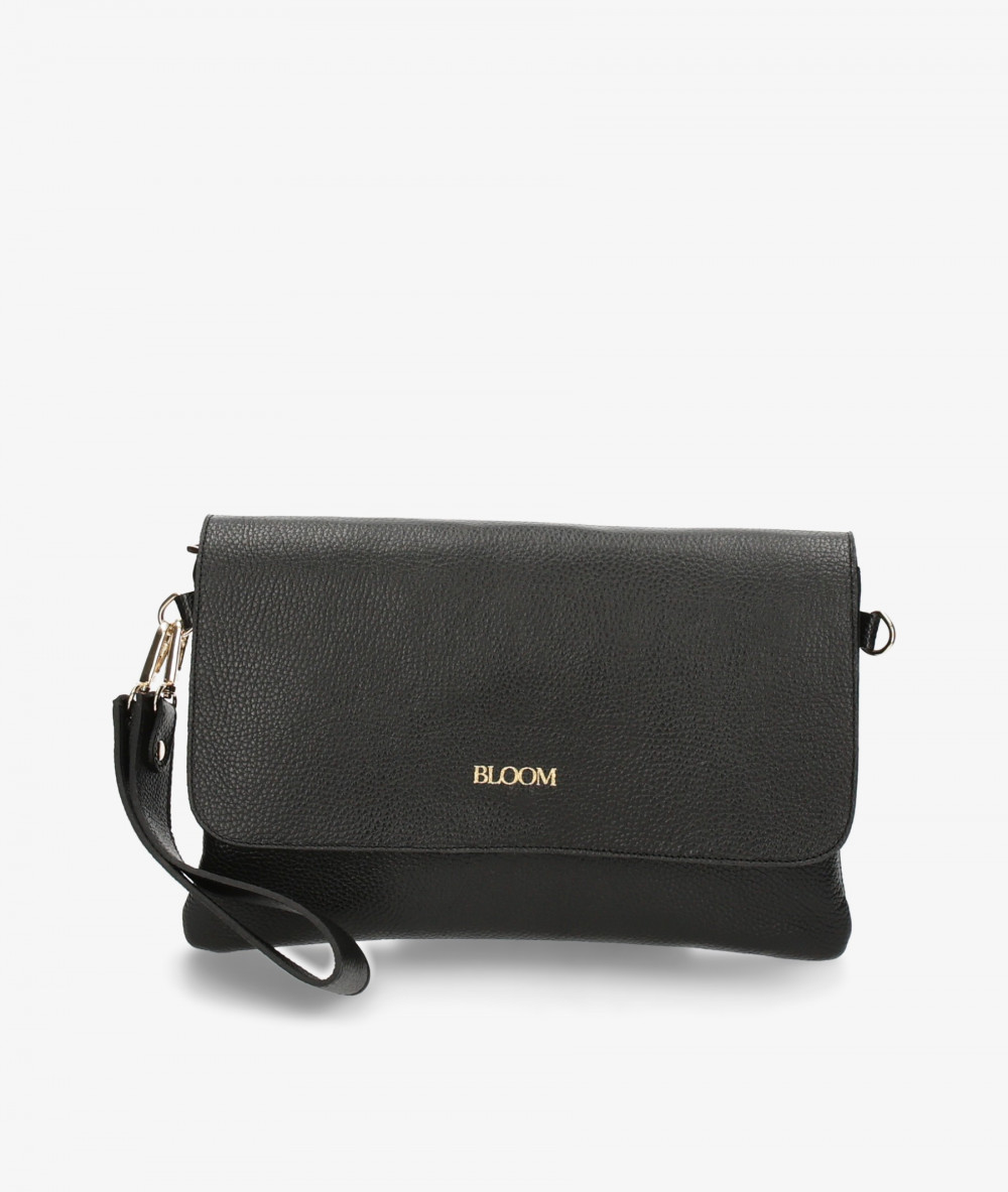 Elevate your look! Our Clutch bag collection a combination of design, quality and comfort for your daily outfits