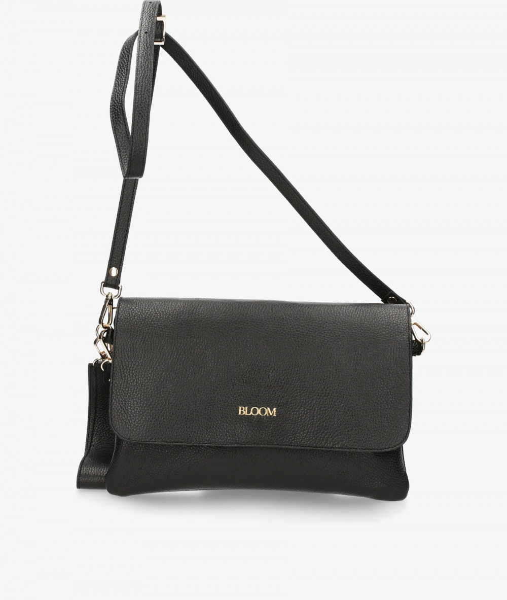 Elevate your look! Our Clutch bag collection a combination of design, quality and comfort for your daily outfits