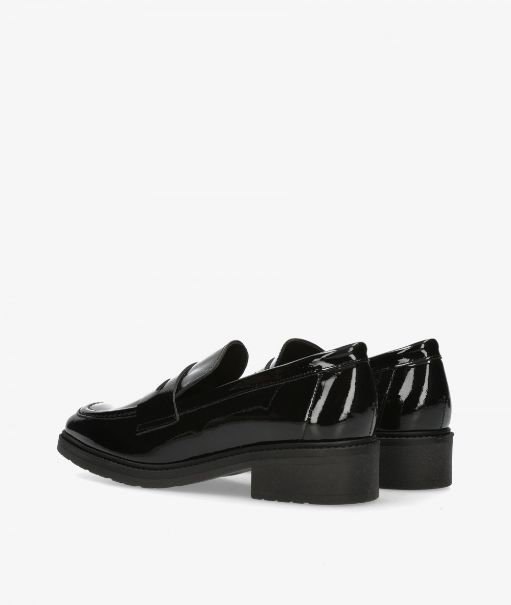 Mocasines Kénnebec 1056 en charol negro