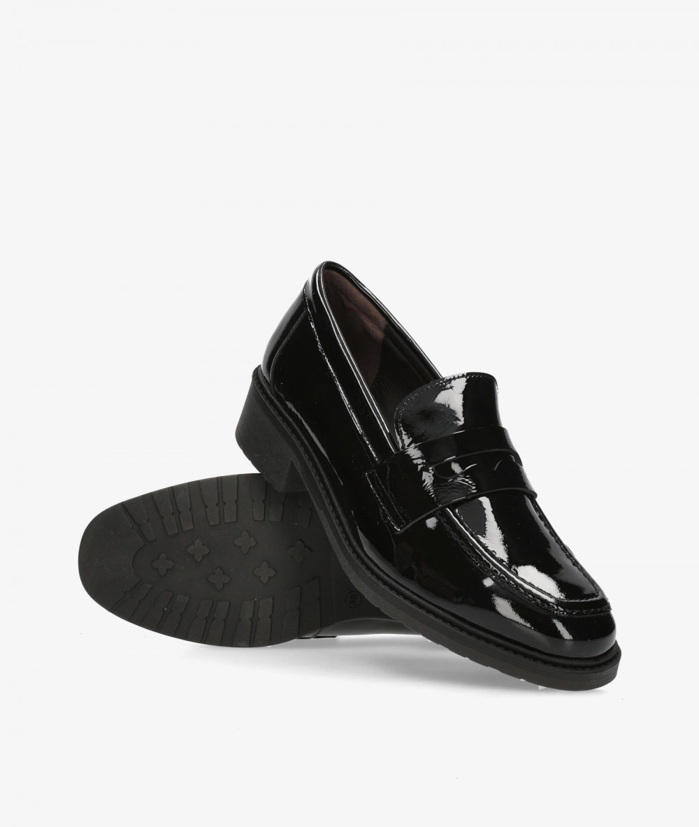 Mocasines Kénnebec 1056 en charol negro