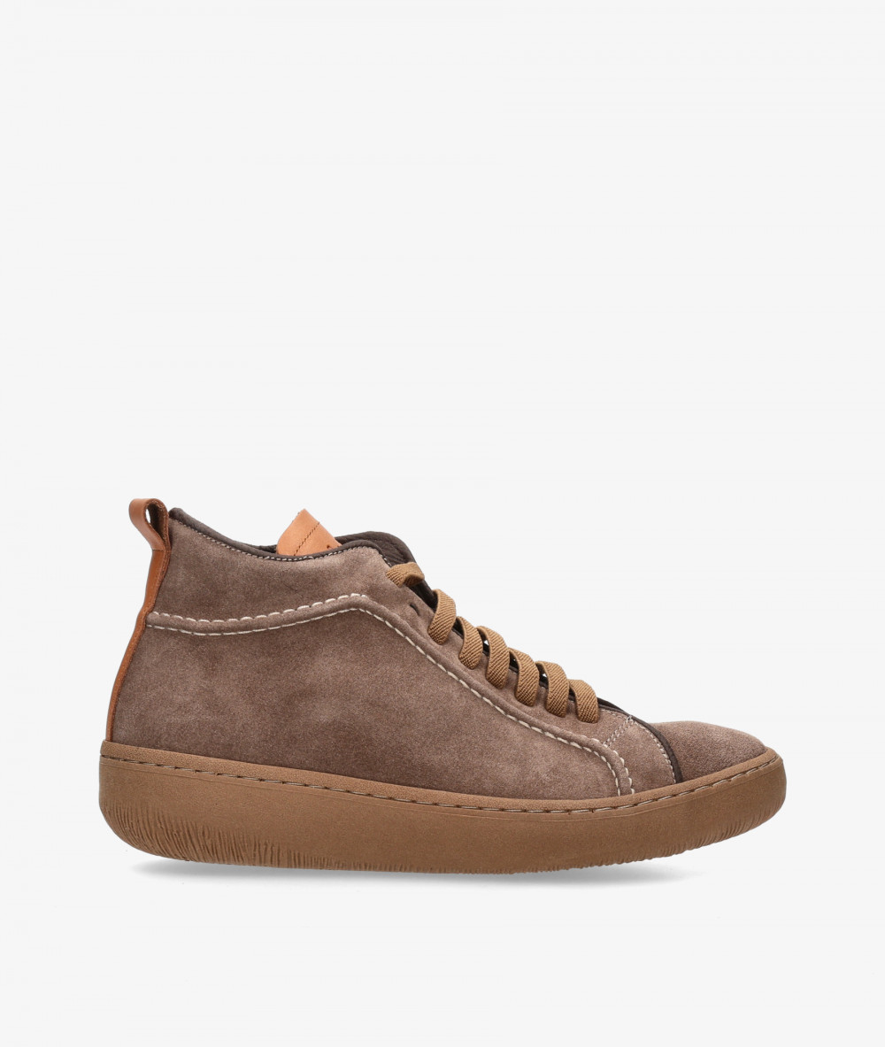 Deportivos Walk & Fly  6102 en serraje taupe