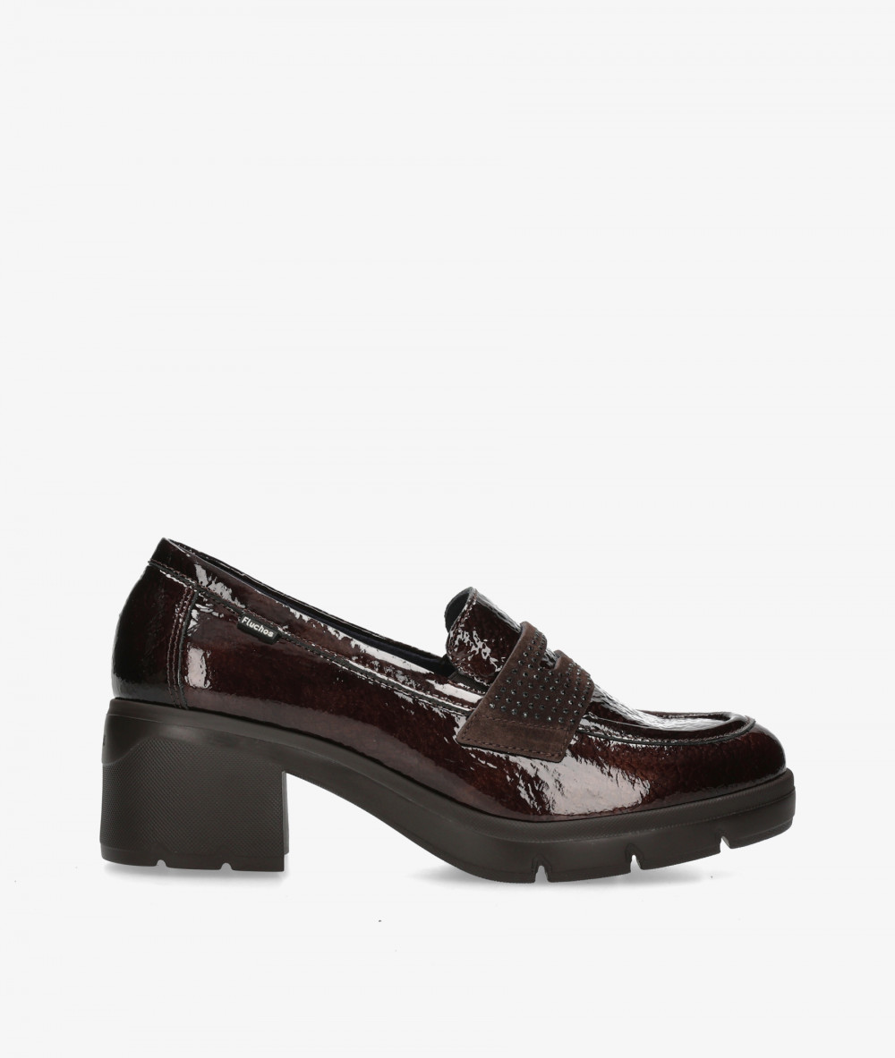 Mocasines Fluchos F2517 en charol marrón