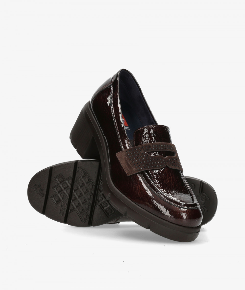 Mocasines Fluchos F2517 en charol marrón