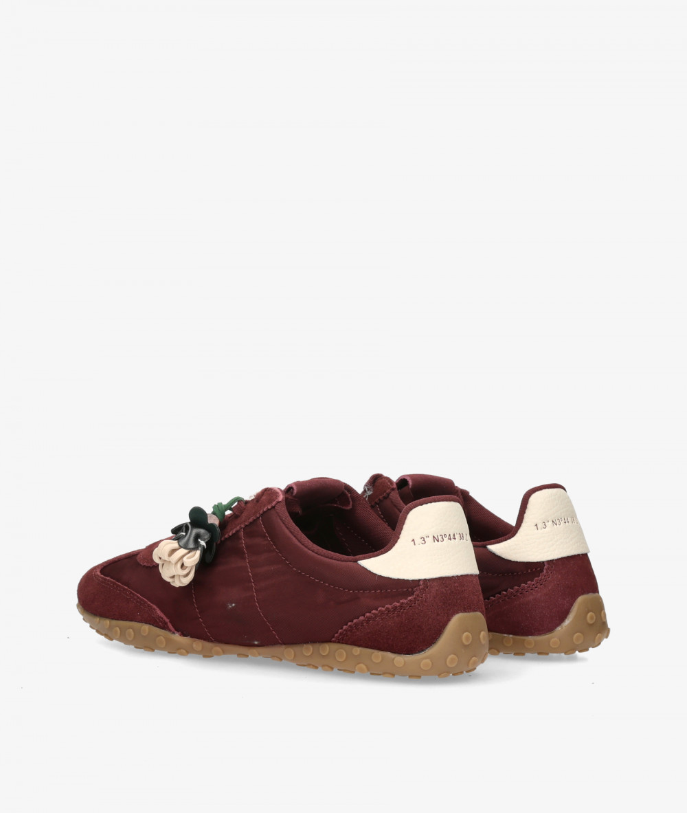 Deportivos Corina  M6505 en burdeos