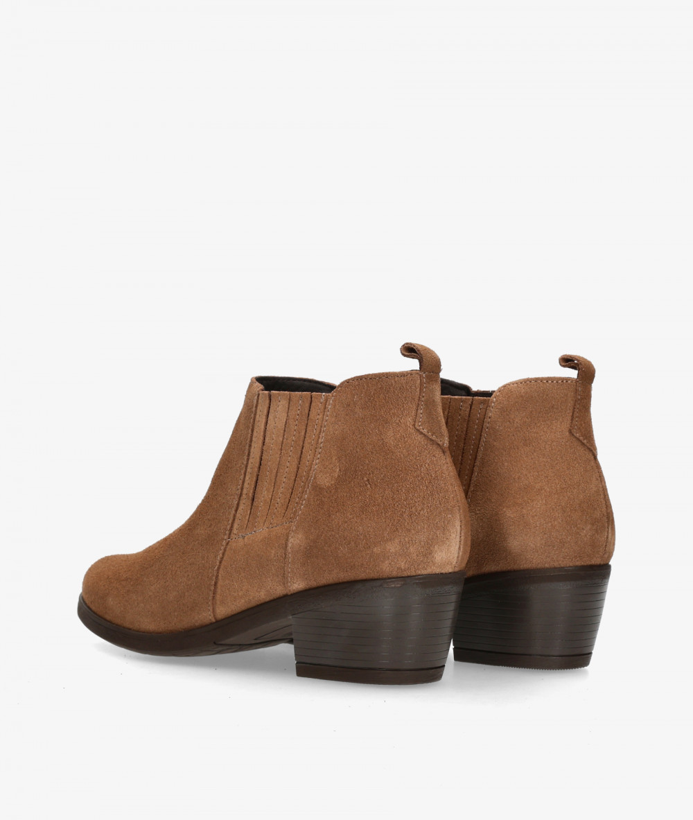 Botines Funny Lola  3450 en serraje cuero