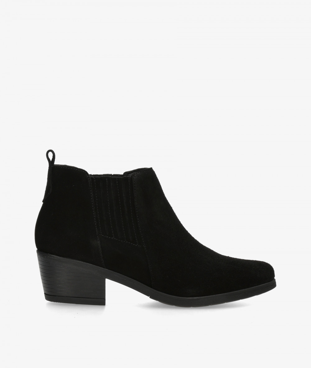 Botines Funny Lola  3450 en serraje negro