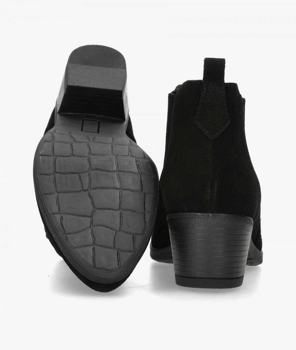 Botines Funny Lola  3450 en serraje negro