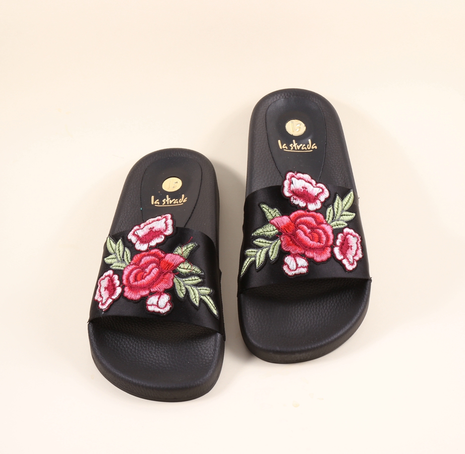 Sandalias chanclas mujer flores bordadas La Strada